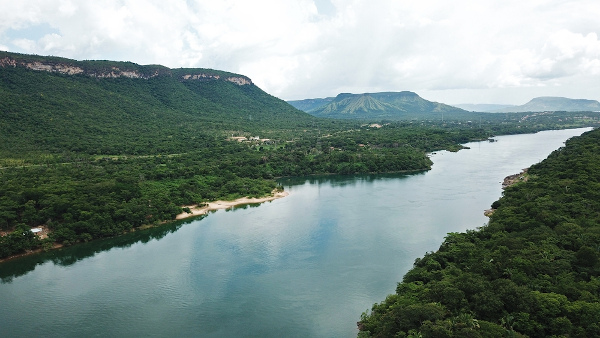 Rio Tocantins O rio Tocantins é o segundo rio mais extenso com curso exclusivamente em território nacional.