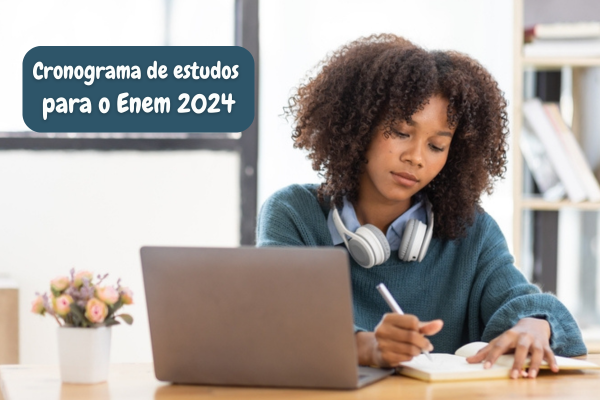 Estudante negra em sala de estudos, texto O que estudar para o Enem 2024